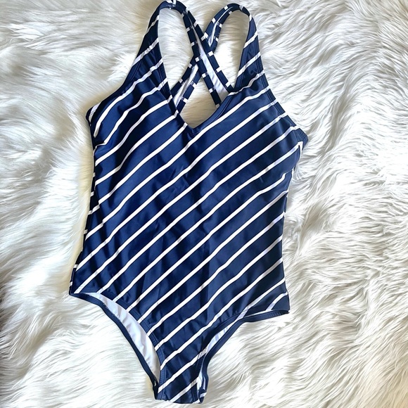 Kona Sol Slanted Medium Coverage One Piece - Picture 3 of 7